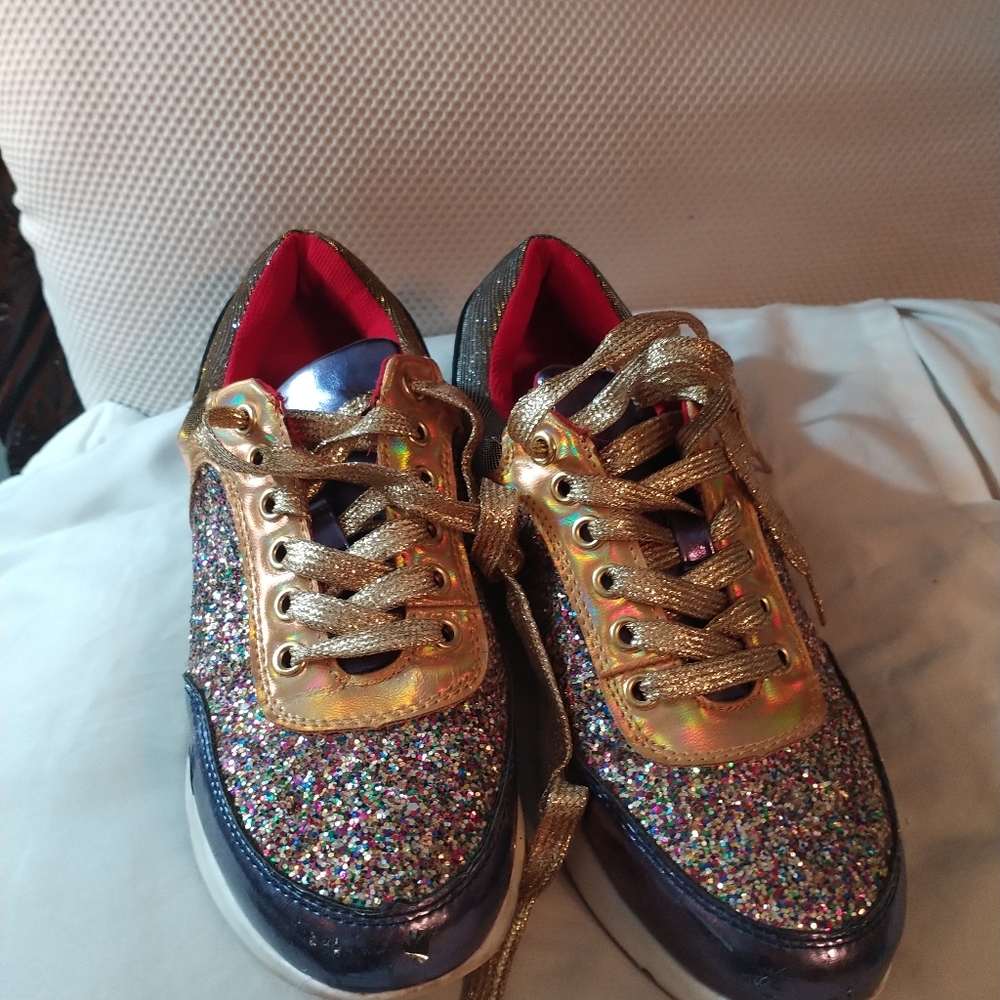 Ladies Wanted Sneakers Size 7